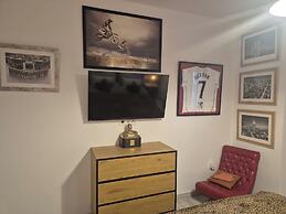 Newly Refurbished Luxury 3 Bed Duplex Apartment