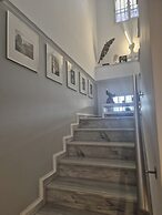 Newly Refurbished Luxury 3 Bed Duplex Apartment