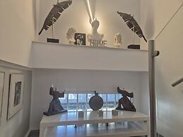 Newly Refurbished Luxury 3 Bed Duplex Apartment