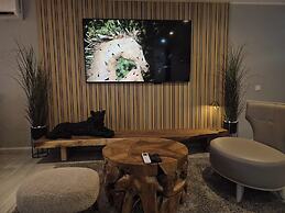 Newly Refurbished Luxury 3 Bed Duplex Apartment