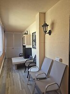Newly Refurbished Luxury 3 Bed Duplex Apartment