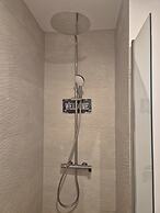 Newly Refurbished Luxury 3 Bed Duplex Apartment