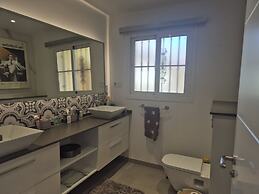Newly Refurbished Luxury 3 Bed Duplex Apartment