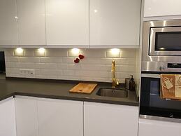 Newly Refurbished Luxury 3 Bed Duplex Apartment