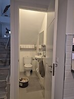 Newly Refurbished Luxury 3 Bed Duplex Apartment