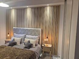 Newly Refurbished Luxury 3 Bed Duplex Apartment
