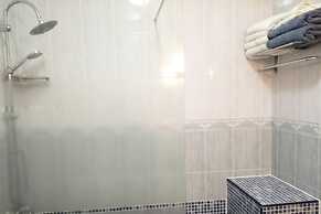 Villa - Sleeps 4 - Pool - Patio - Parking