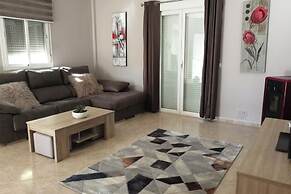 Villa - Sleeps 4 - Pool - Patio - Parking