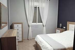 Villa - Sleeps 4 - Pool - Patio - Parking