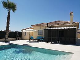 Villa - Sleeps 4 - Pool - Patio - Parking