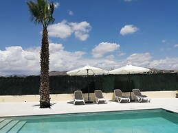 Villa - Sleeps 4 - Pool - Patio - Parking