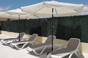 Villa - Sleeps 4 - Pool - Patio - Parking