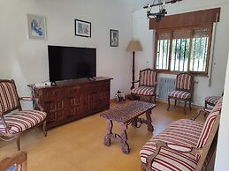 Charming 6-bed Chalet in Llanes