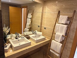 Apartment Sleeps 6 With Private Garden