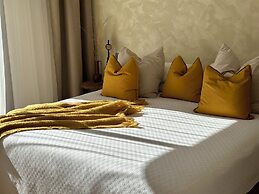 Apartment Sleeps 6 With Private Garden