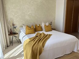 Apartment Sleeps 6 With Private Garden