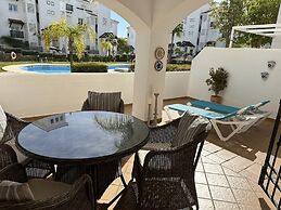 2 Bed-sleeps 4-private Patio-pool-aircon