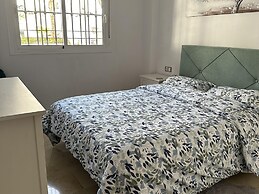 2 Bed-sleeps 4-private Patio-pool-aircon