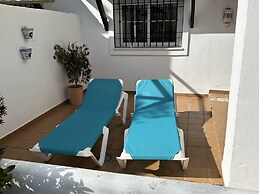 2 Bed-sleeps 4-private Patio-pool-aircon