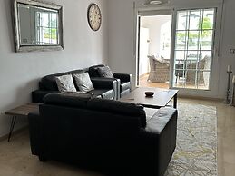 2 Bed-sleeps 4-private Patio-pool-aircon