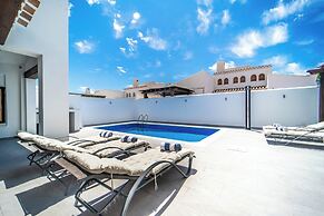 El Valle Golf Resort- Private Pool- Bbq- Parking