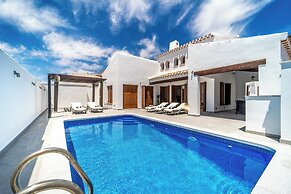 El Valle Golf Resort- Private Pool- Bbq- Parking