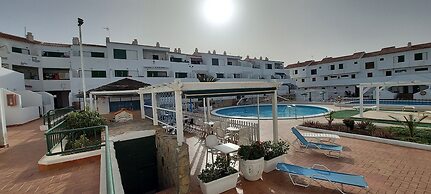 Alondras Park - Sleeps 2 - Parking - Pool