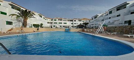 Alondras Park - Sleeps 2 - Parking - Pool