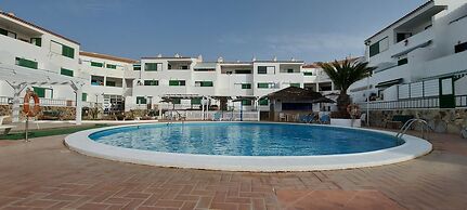 Alondras Park - Sleeps 2 - Parking - Pool