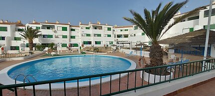Alondras Park - Sleeps 2 - Parking - Pool