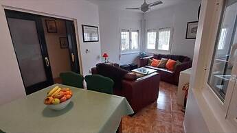 Comfortable 3-bed House, Bungalow
