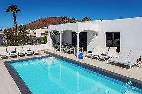 Remarkable 5-bed Villa in Playa Blanca