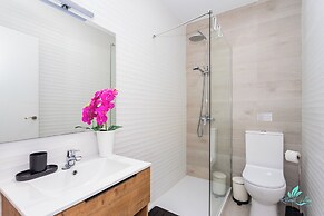 Remarkable 5-bed Villa in Playa Blanca
