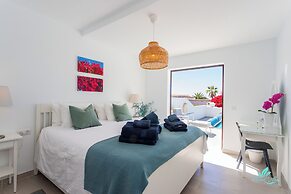 Remarkable 5-bed Villa in Playa Blanca