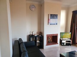 3 Bed Penthouse - Sleeps 8 - Pool - Sea View