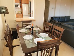 3 Bed Penthouse - Sleeps 8 - Pool - Sea View