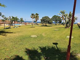 3 Bed Penthouse - Sleeps 8 - Pool - Sea View
