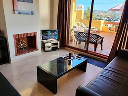 3 Bed Penthouse - Sleeps 8 - Pool - Sea View