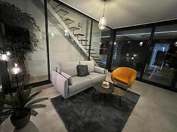 Outstanding 2 bed Apartment With Rooftop sea Views
