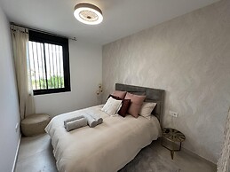 Outstanding 2 bed Apartment With Rooftop sea Views