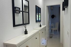 Townhouse - Sleeps 4 - Pool - Playground