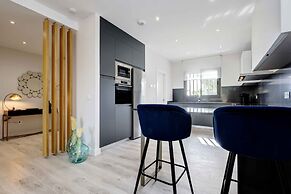 Modern Four Bedroom House With Golf Course Views