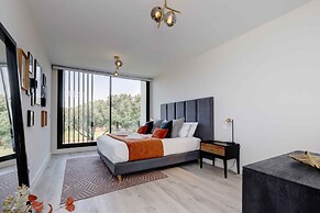 Modern Four Bedroom House With Golf Course Views