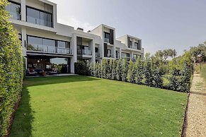 Modern Four Bedroom House With Golf Course Views