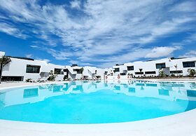 Superior Apartment Sleeps 2 With Pool