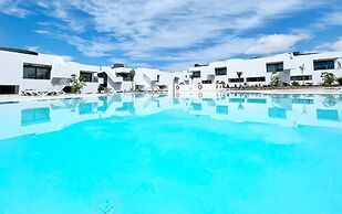 Superior Apartment Sleeps 2 With Pool
