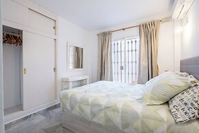 Apartment Sleeps 4 With Sea Views