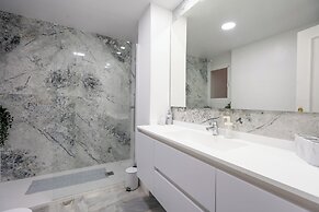 Apartment Sleeps 4 With Sea Views