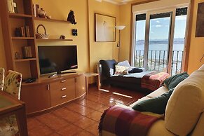 2 Bed Apt Sleeps 4 - Two TVs - Free Parking