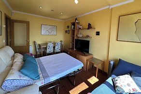 2 Bed Apt Sleeps 4 - Two TVs - Free Parking